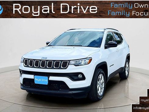 Used 2024 Jeep Compass Latitude AWD/4WD image 1