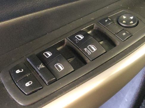 Used 2018 Jeep Cherokee Latitude Plus w/ Cold Weather Group FWD image 27