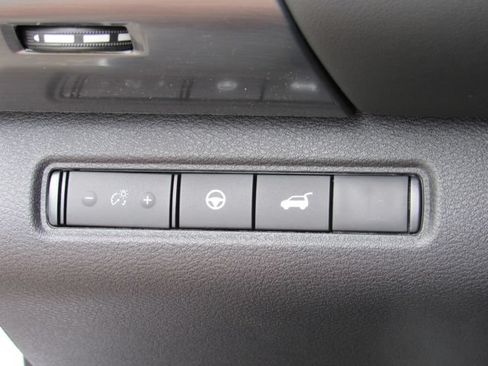 New 2026 Nissan Pathfinder SL FWD image 28