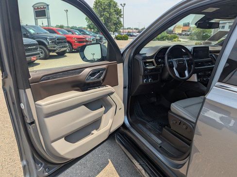 Used 2021 GMC Yukon XL SLT AWD/4WD image 8