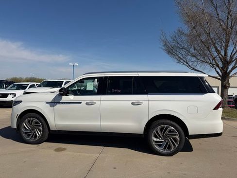 New 2026 Lincoln Navigator L Reserve AWD/4WD image 8