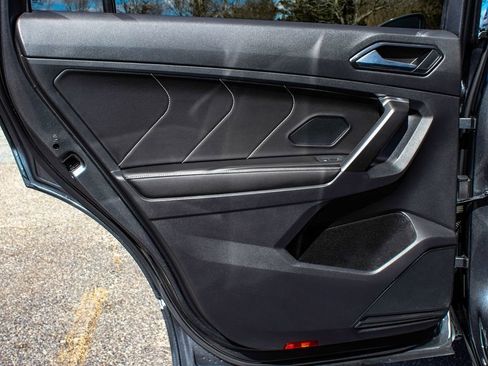 Used 2022 Volkswagen Tiguan SEL R-Line image 11