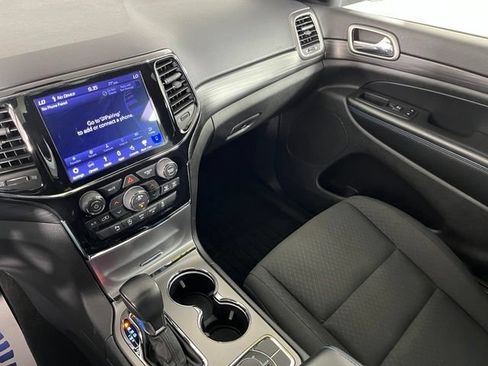 Used 2019 Jeep Grand Cherokee Laredo AWD/4WD image 35
