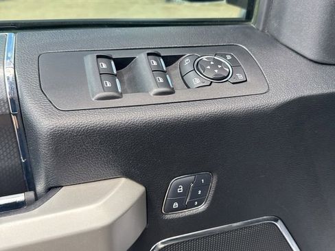 Used 2017 Ford F150 Lariat w/ Equipment Group 502A Luxury AWD/4WD image 9