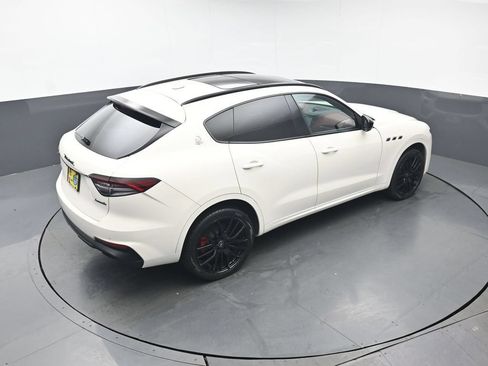 Used 2021 Maserati Levante AWD/4WD image 37