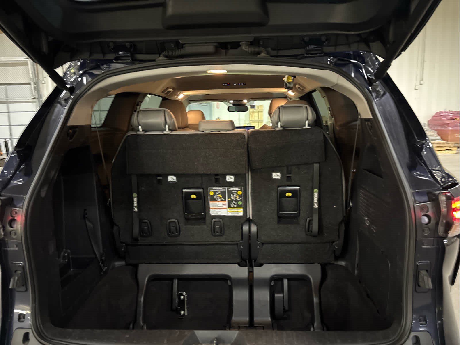 Certified 2025 Toyota Sienna XLE FWD image 7