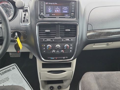 Used 2019 Dodge Grand Caravan SE w/ UConnect Hands-Free Group FWD image 25