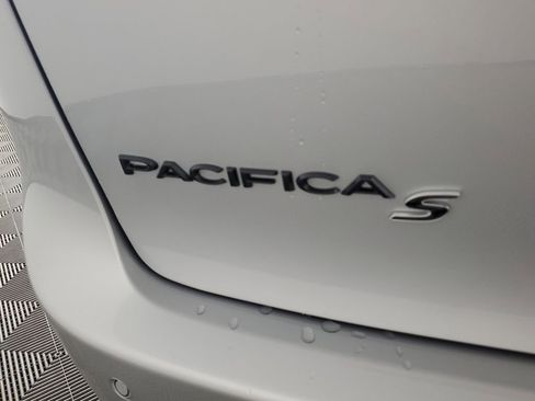 New 2026 Chrysler Pacifica Limited image 31