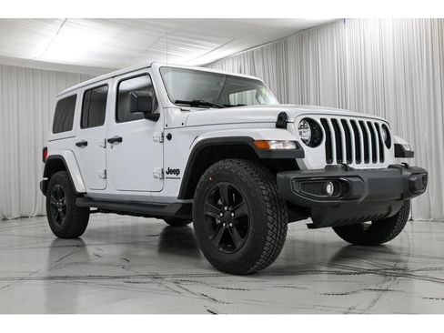 Used 2023 Jeep Wrangler Unlimited Sahara image 2