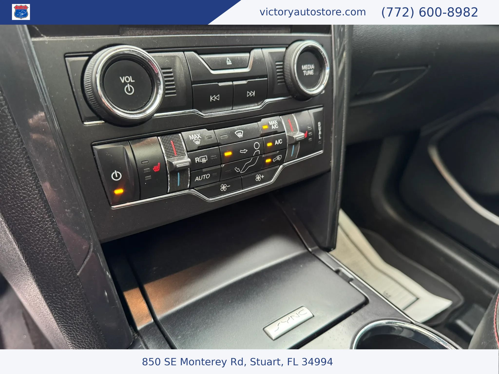 Used 2018 Ford Explorer XLT w/ Equipment Group 202A AWD/4WD image 36