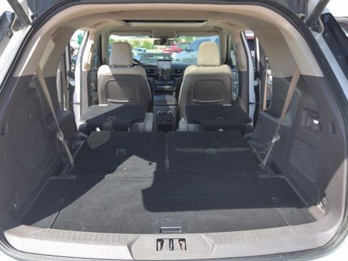 Used 2020 Ford Explorer Platinum w/ Premium Technology Package AWD/4WD image 35