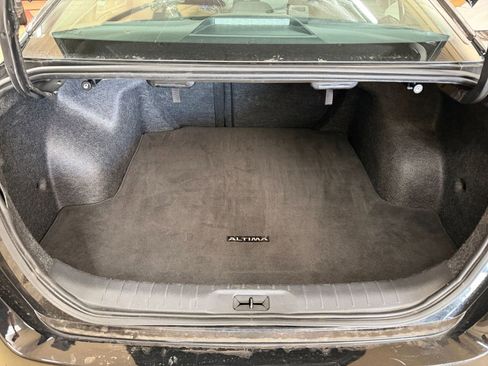 Used 2025 Nissan Altima 2.5 SV FWD image 31
