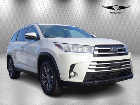 Used 2019 Toyota Highlander XLE image 5