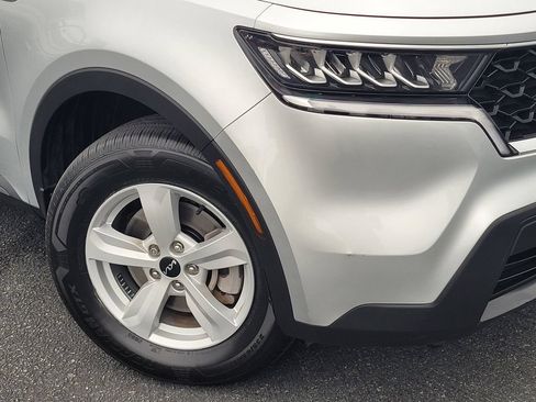 Used 2022 Kia Sorento LX AWD/4WD image 9