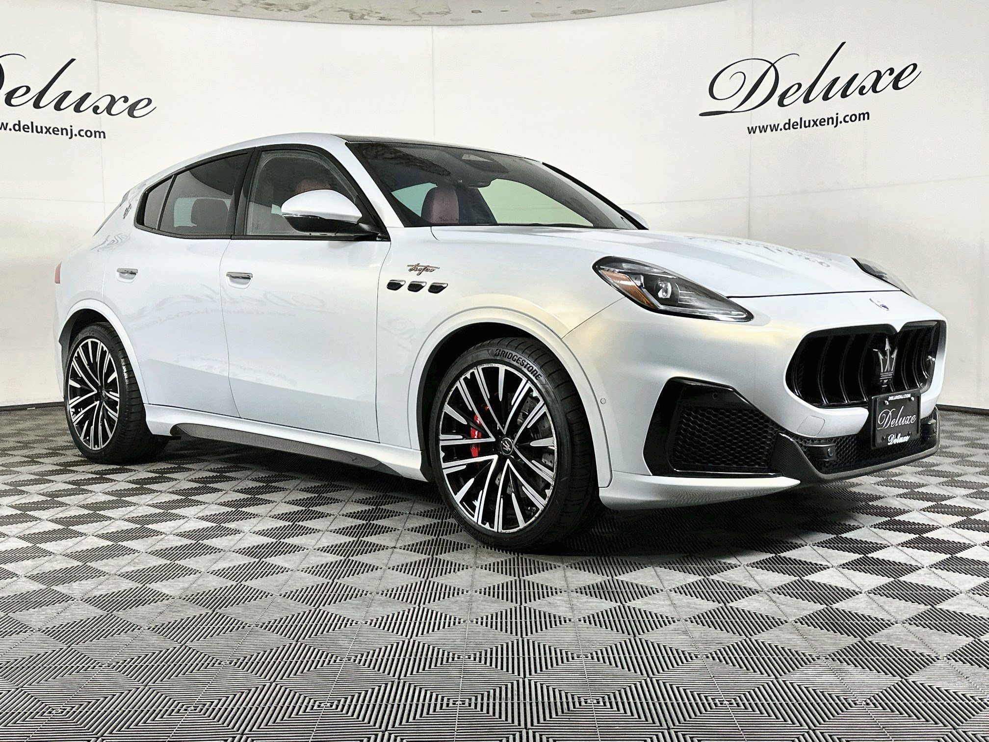 Used 2023 Maserati Grecale Trofeo AWD/4WD image 1