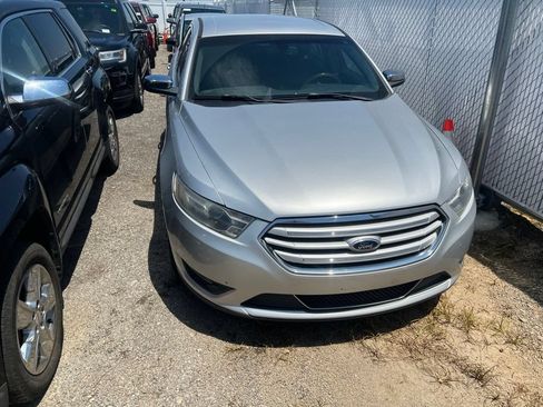 Used 2014 Ford Taurus Limited FWD image 3