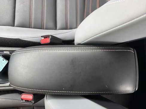 Used 2023 Nissan Kicks SR w/ SR Premium Package FWD image 23