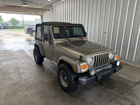 Used 2005 Jeep Wrangler Sport w/ 30" Tire & Wheel Group AWD/4WD image 4