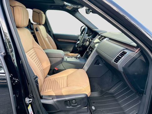 New 2025 Land Rover Discovery Dynamic SE image 10