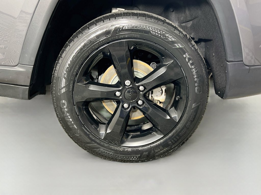 Used 2024 Jeep Grand Cherokee Altitude AWD/4WD image 30
