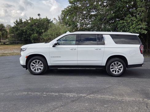 Used 2023 Chevrolet Suburban Premier image 2