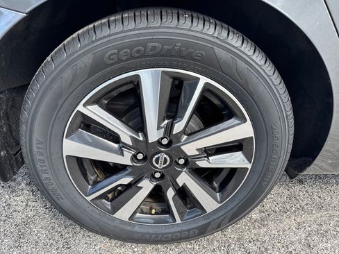 Certified 2021 Nissan Versa SV FWD image 10