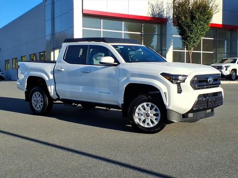 New 2025 Toyota Tacoma SR5 image 2