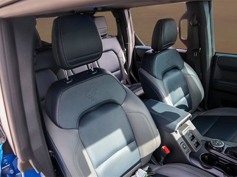 Used 2024 Ford Bronco Outer Banks image 32