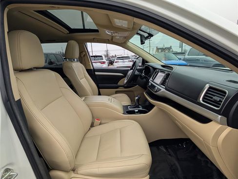Used 2016 Toyota Highlander XLE image 10