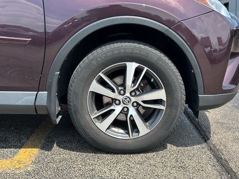 Used 2018 Toyota RAV4 XLE AWD/4WD image 15