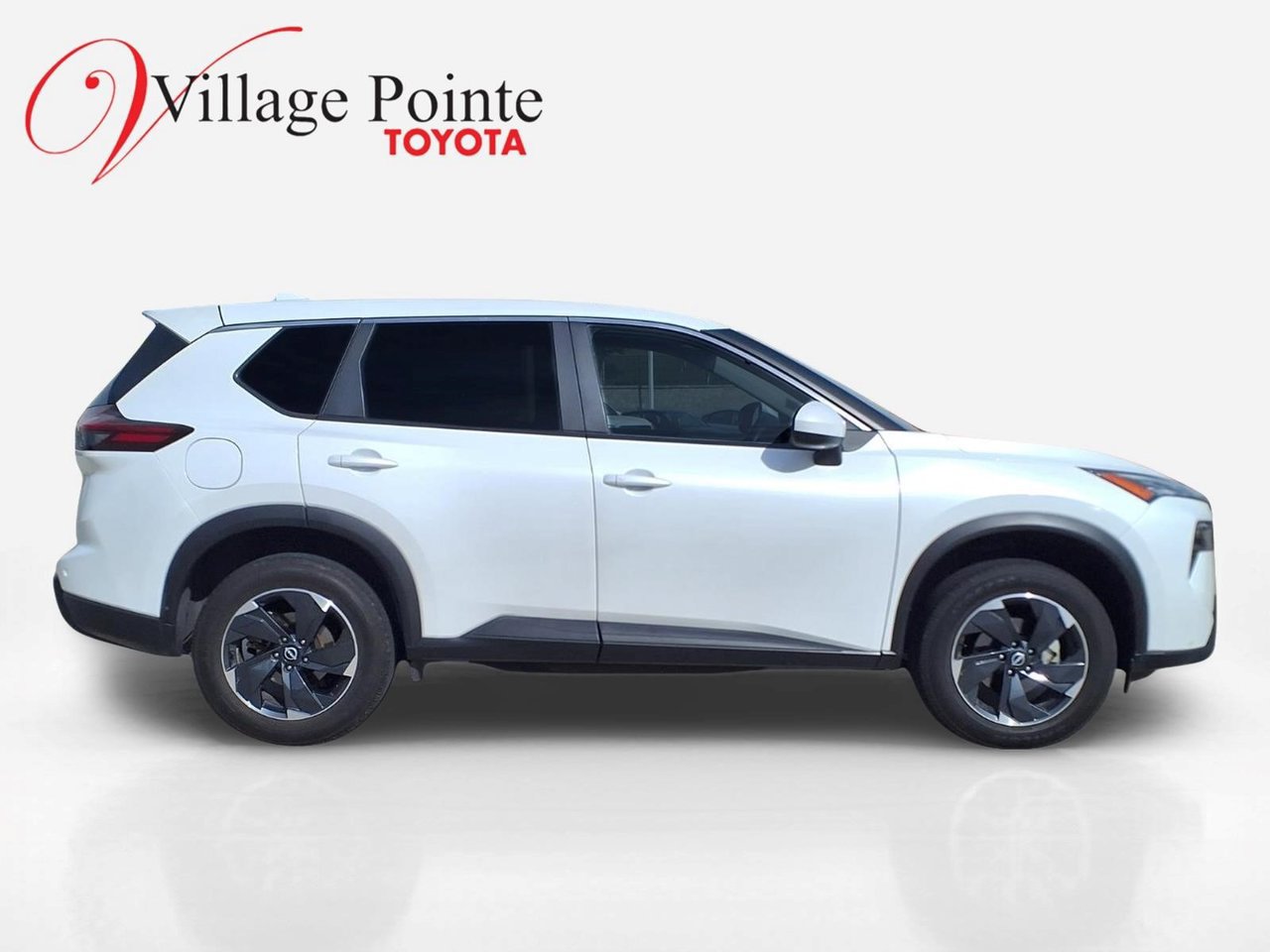 Used 2024 Nissan Rogue SV FWD image 2