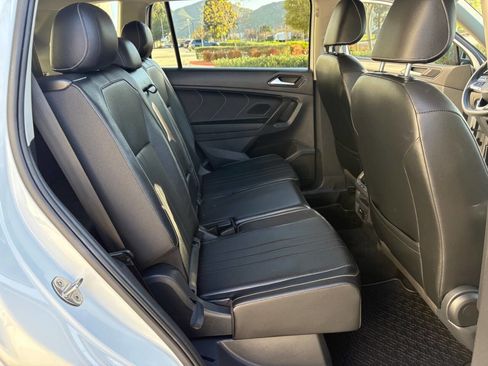 Used 2022 Volkswagen Tiguan SE image 18