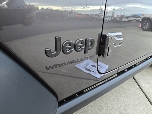 Used 2024 Jeep Wrangler Willys image 32