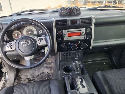 Used 2012 Toyota FJ Cruiser 4WD image 17