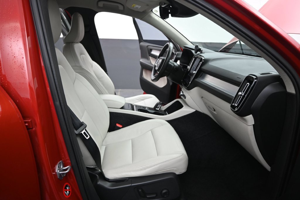 Used 2019 Volvo XC40 T4 Momentum FWD image 13