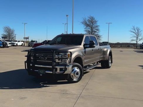 Used 2019 Ford F350 Lariat w/ Lariat Value Package image 4