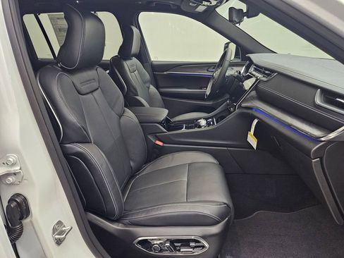 New 2025 Jeep Grand Cherokee L Overland w/ Advanced Protech Group III image 18