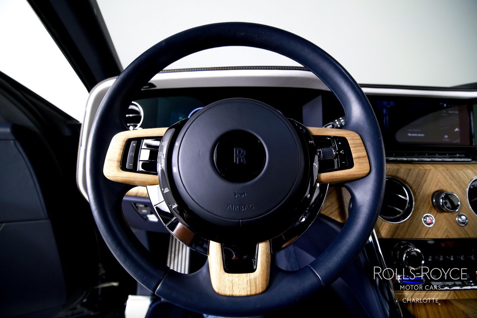 Certified 2025 Rolls-Royce Cullinan AWD/4WD image 15