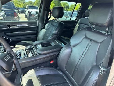 Used 2022 Jeep Wagoneer Series II AWD/4WD image 4