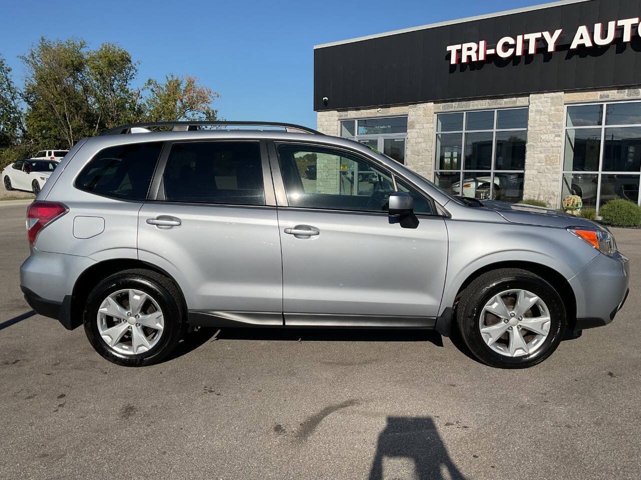Used 2016 Subaru Forester 2.5i Premium AWD/4WD image 9
