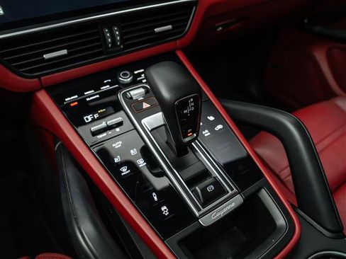 Used 2023 Porsche Cayenne Platinum Edition image 30