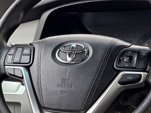 Used 2015 Toyota Sienna LE image 13