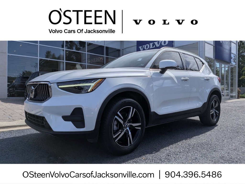 Used 2025 Volvo XC40 B5 Core AWD/4WD image 1
