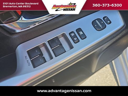 Used 2017 Toyota Prius V Two image 9