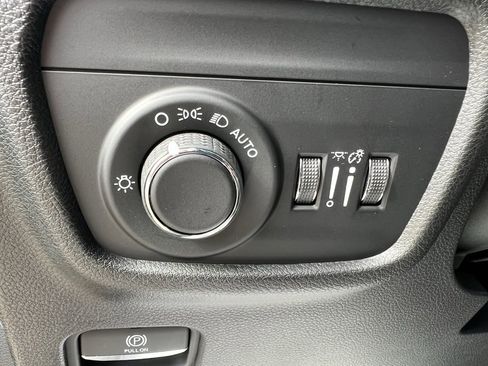 New 2025 Jeep Grand Cherokee Altitude image 30