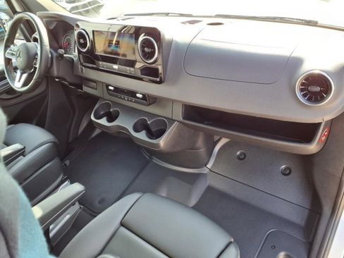 Used 2024 Mercedes-Benz Sprinter 3500 image 17
