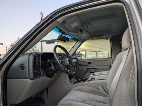 Used 2006 Chevrolet Suburban LS w/ Smart Select Package image 13