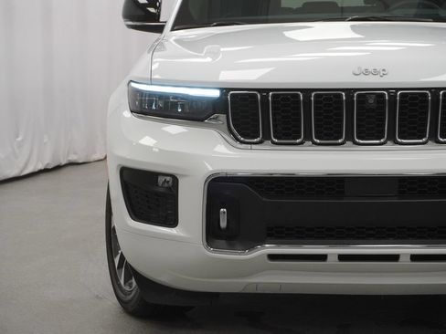 Used 2025 Jeep Grand Cherokee Overland w/ Adv Protech Group III AWD/4WD image 7