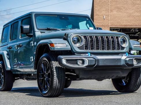 Used 2024 Jeep Wrangler Unlimited Sahara AWD/4WD image 7