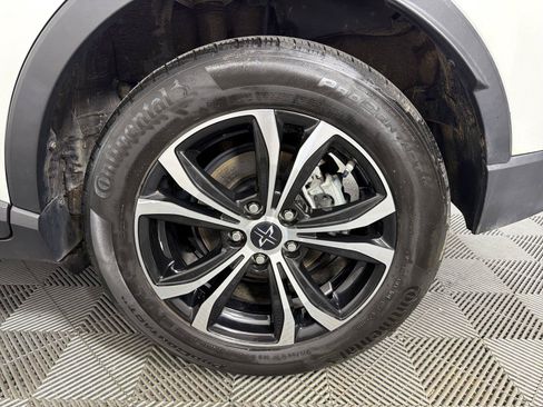Used 2021 Toyota C-HR LE FWD image 15